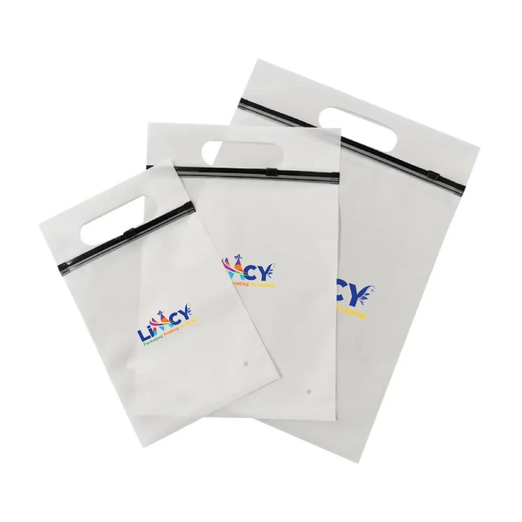 Custom bags with handle in multiple sizes for clothing and ecommerce products.